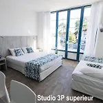 Mercedes 3*