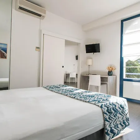 Mercedes Hotel 3*